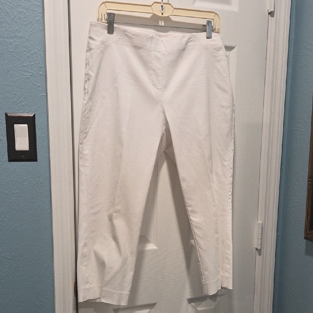 Style & Co White Capris in Petite Large